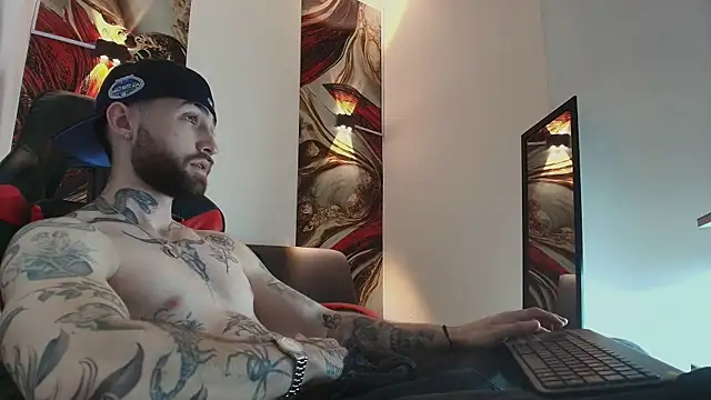 Luke davis01 online show from December 17, 2025, 1:16 pm