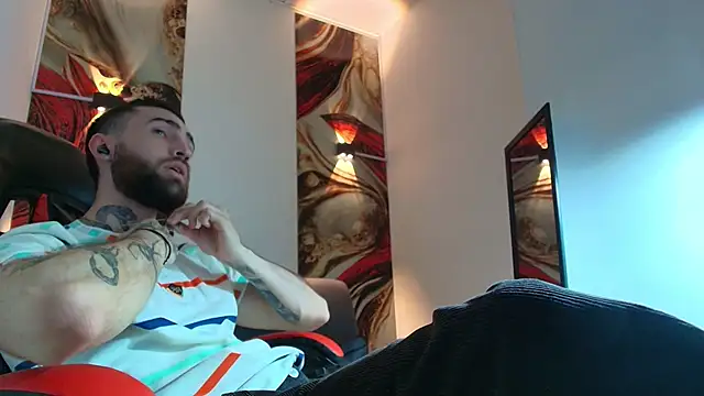 Luke davis01 online show from September 29, 2025, 1:06 pm