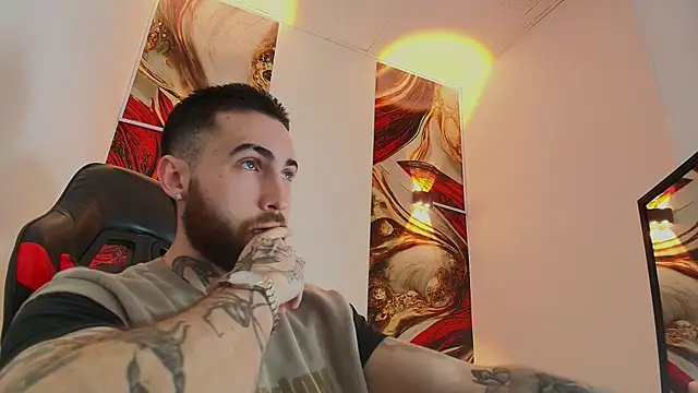 Luke davis01 online show from October 25, 2025, 1:12 pm