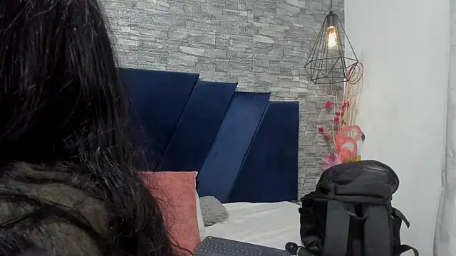 Sophia Brunett online show from October 12, 2025, 12:06 pm