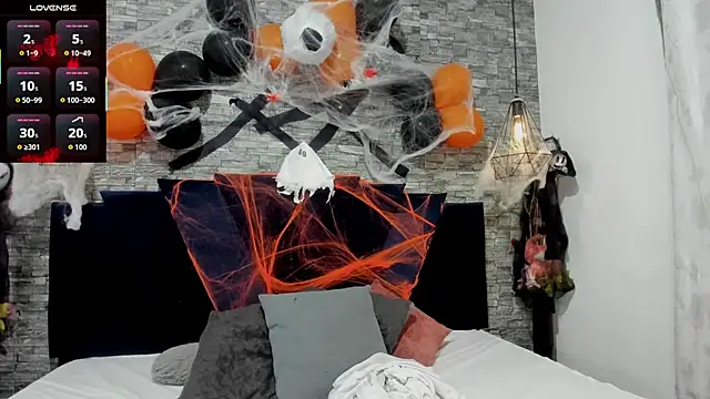 Sophia Brunett online show from October 28, 2025, 12:04 pm