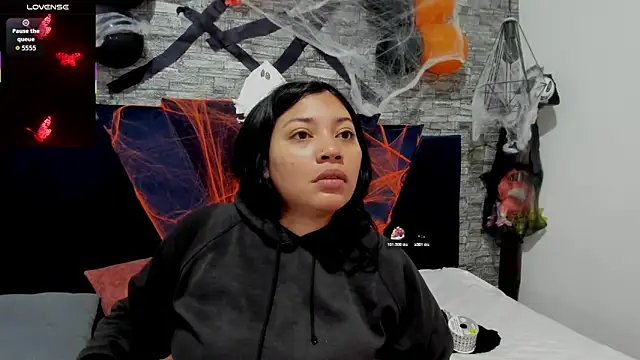 Sophia Brunett online show from October 27, 2025, 11:44 am