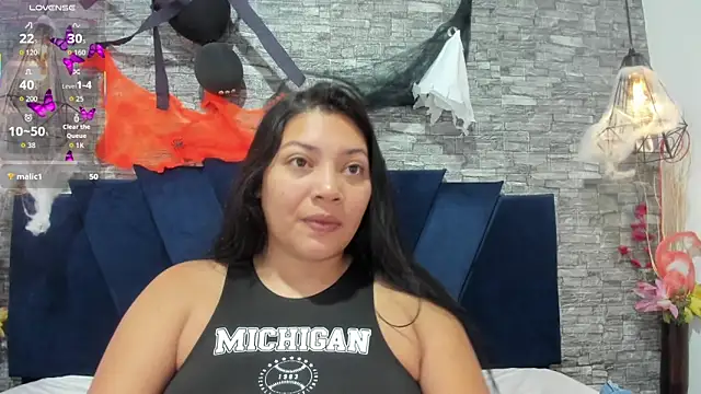 Sophia Brunett online show from October 22, 2025, 12:04 pm