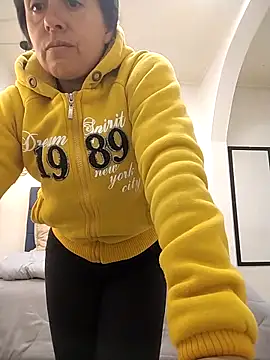 Saori Sann  online show from September 17, 2025, 2:41 pm