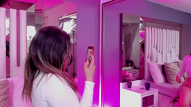 Snapshot of Cloee_Rainbow1 chatting on March 22, 2025, 11:42 am Cloee Rainbow1 online show from March 22, 2025, 11:42 am