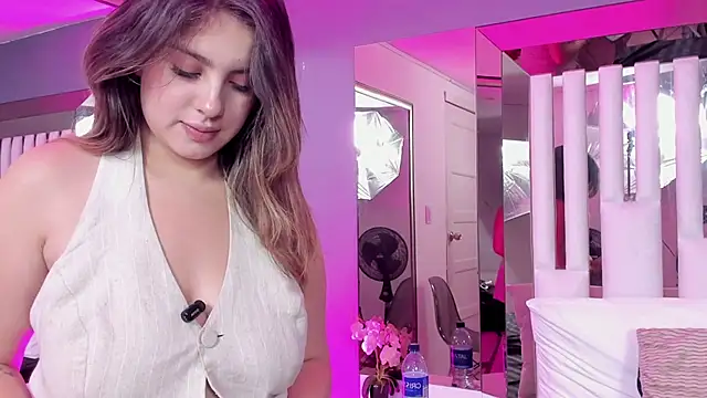 Snapshot of Cloee_Rainbow1 chatting on March 12, 2025, 11:54 am Cloee Rainbow1 online show from March 12, 2025, 11:54 am