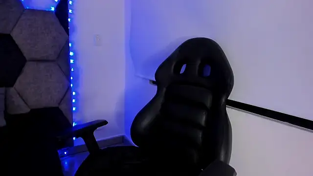 Snapshot of Philip_Millerr_ chatting on March 13, 2025, 11:16 pm Philip Millerr online show from March 13, 2025, 11:16 pm