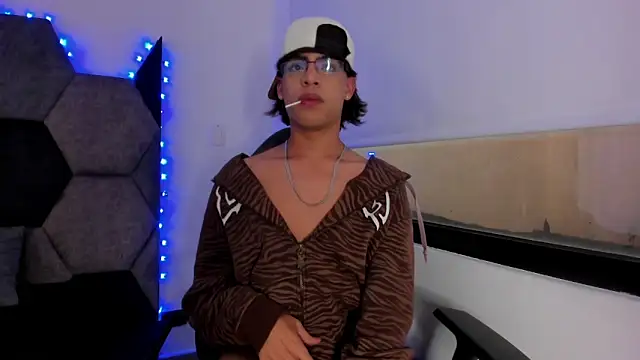 Snapshot of Philip_Millerr_ chatting on March 13, 2025, 8:11 pm Philip Millerr online show from March 13, 2025, 8:11 pm