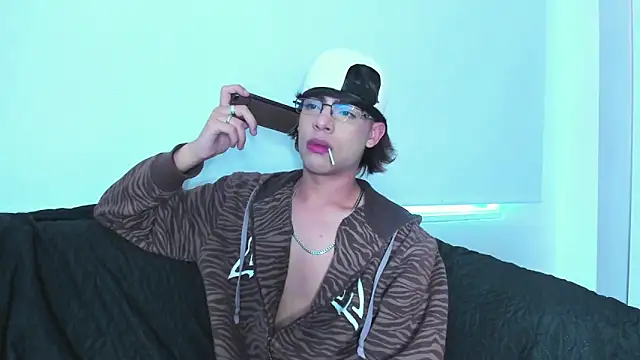 Snapshot of Philip_Millerr_ chatting on March 6, 2025, 7:54 pm Philip Millerr online show from March 6, 2025, 7:54 pm