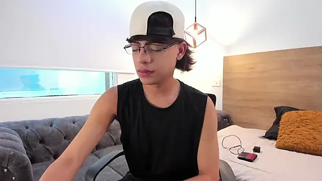 Snapshot of Philip_Millerr_ chatting on March 8, 2025, 8:57 pm Philip Millerr online show from March 8, 2025, 8:57 pm