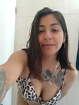 Snapshot of MaiPandora chatting on October 20, 2025, 3:56 pm MaiPandora online show from October 20, 2025, 3:56 pm