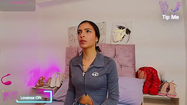 Skye Moore online show from April 1, 2026, 7:00 pm