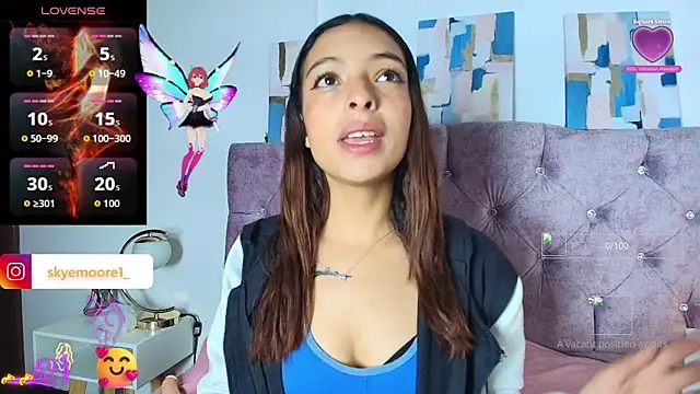 Skye Moore online show from October 3, 2025, 12:17 pm