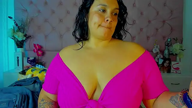 Snapshot of KourtneyEvans chatting on November 5, 2025, 7:06 pm KourtneyEvans online show from November 5, 2025, 7:06 pm