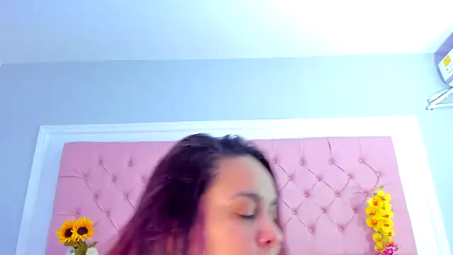 Snapshot of KourtneyEvans chatting on March 15, 2025, 2:01 pm KourtneyEvans online show from March 15, 2025, 2:01 pm