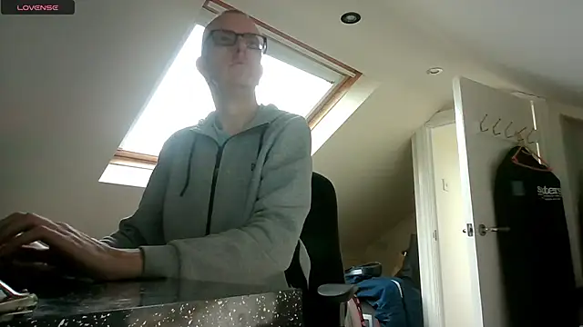 AdmiredThirty online show from December 14, 2025, 12:22 pm