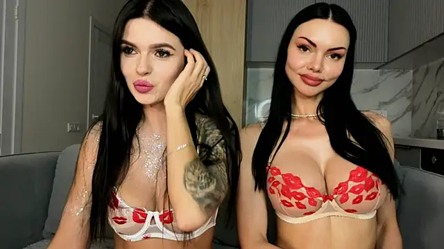 Snapshot of AmyLeeplay chatting on October 25, 2025, 5:57 pm AmyLeeplay online show from October 25, 2025, 5:57 pm