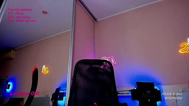 Snapshot of AmyLeeplay chatting on March 12, 2025, 9:24 pm AmyLeeplay online show from March 12, 2025, 9:24 pm