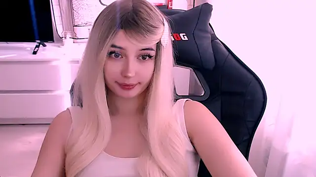 beauty blonde online show from October 12, 2025, 5:53 am