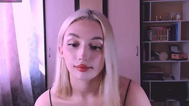 beauty blonde online show from March 3, 2025, 9:34 am