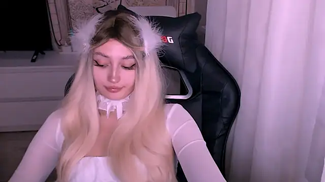 beauty blonde online show from November 10, 2025, 2:16 am