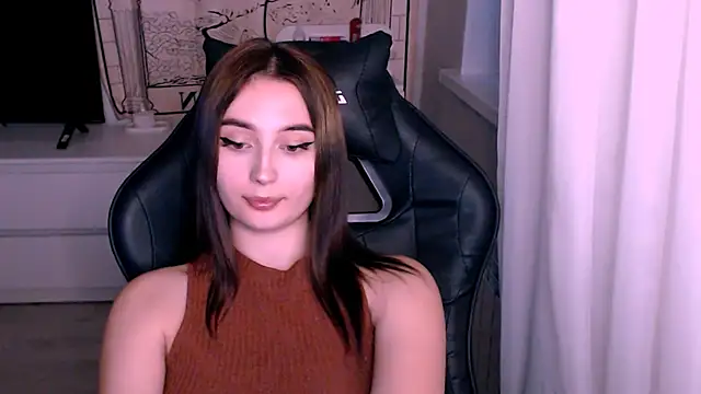 beauty blonde online show from October 4, 2025, 11:56 am