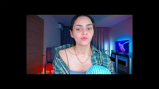 EmiliaZen online show from February 10, 2026, 8:19 pm