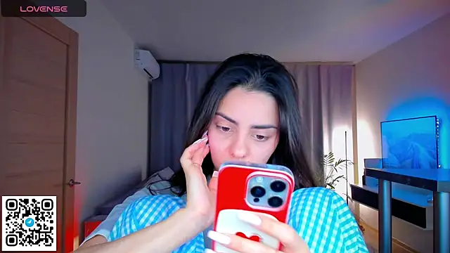 EmiliaZen online show from February 9, 2026, 6:06 pm