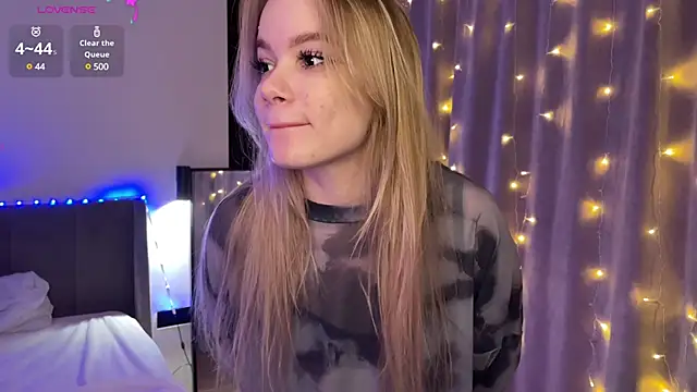 CrystaIMaiden online show from February 28, 2025, 5:04 pm