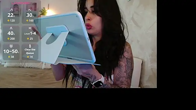 ambergirl14 online show from April 15, 2026, 10:43 am