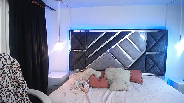 Snapshot of lizha_milf chatting on March 13, 2025, 10:54 pm lizha milf online show from March 13, 2025, 10:54 pm