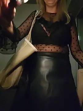 Sexybiene969 online show from November 1, 2025, 4:12 pm