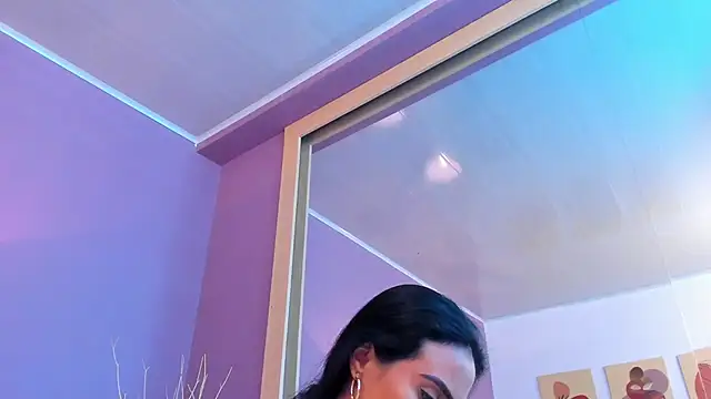 scarlet edwars online show from February 18, 2025, 3:10 pm