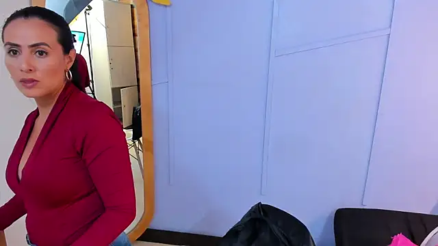 scarlet edwars online show from March 15, 2025, 1:19 am