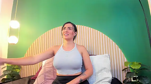 scarlet edwars online show from February 4, 2026, 3:18 pm