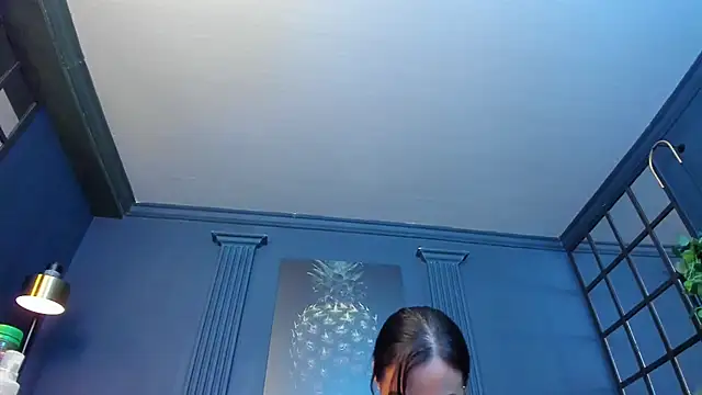 scarlet edwars online show from March 9, 2026, 7:17 pm