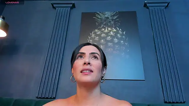 scarlet edwars online show from November 5, 2025, 8:34 pm