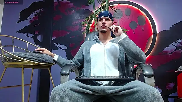 Dirty Kingg online show from November 13, 2025, 8:35 pm