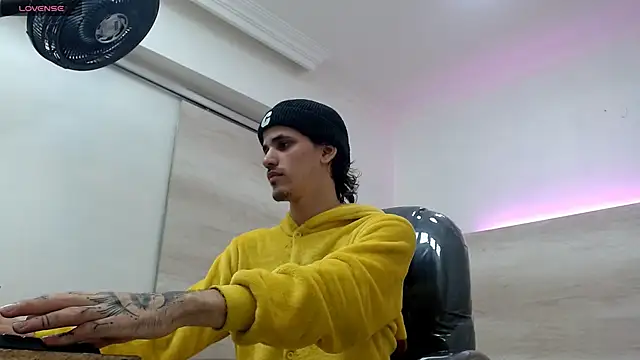 Dirty Kingg online show from March 21, 2025, 7:24 pm