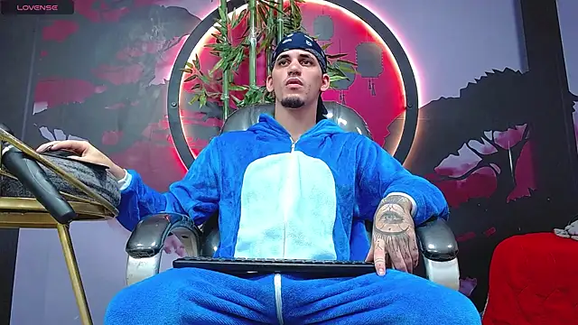 Dirty Kingg online show from November 22, 2025, 7:57 pm