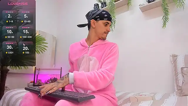 Dirty Kingg online show from October 19, 2025, 8:44 pm