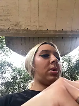 hotamanda01 online show from December 3, 2025, 12:48 pm