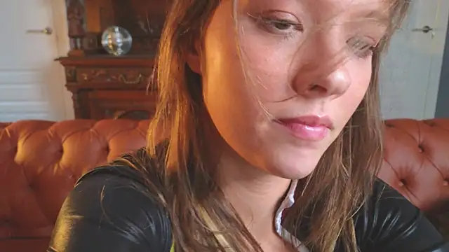 DemiDee online show from January 14, 2026, 8:18 am