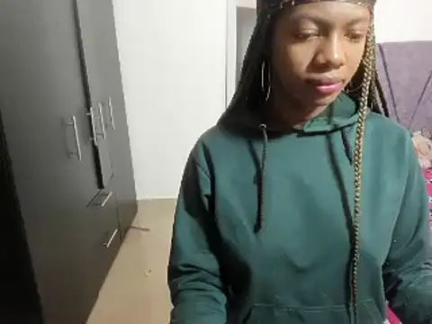 enyelsalas2 online show from October 8, 2025, 1:56 pm