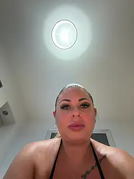 GemaJBusty online show from August 4, 2026, 9:52 pm