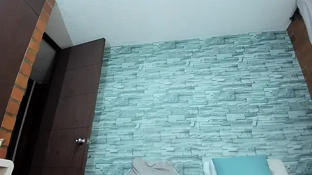 nicollesofia2 online show from March 17, 2025, 11:46 pm