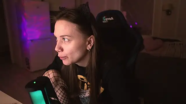 Snapshot of alexa_feels_ chatting on March 15, 2025, 6:43 pm alexa feels online show from March 15, 2025, 6:43 pm