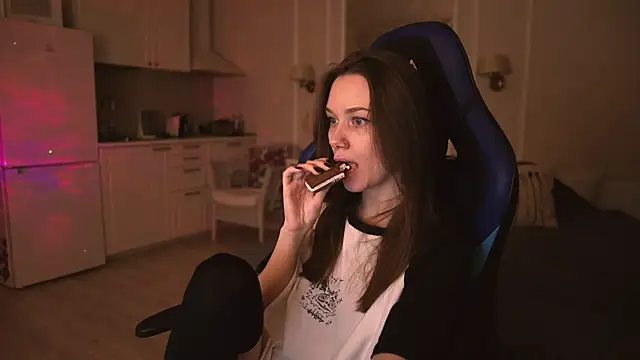 Snapshot of alexa_feels_ chatting on March 13, 2025, 9:48 pm alexa feels online show from March 13, 2025, 9:48 pm