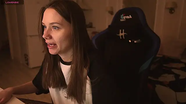 Snapshot of alexa_feels_ chatting on February 16, 2025, 6:43 pm alexa feels online show from February 16, 2025, 6:43 pm