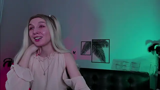 Snapshot of PhilippaAdamas chatting on March 13, 2025, 5:43 am PhilippaAdamas online show from March 13, 2025, 5:43 am